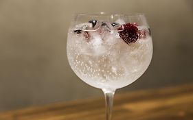 Santa Bica Eat Drink & Sleep